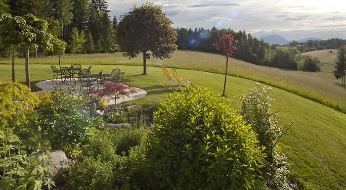 & Almhof Vendégház *